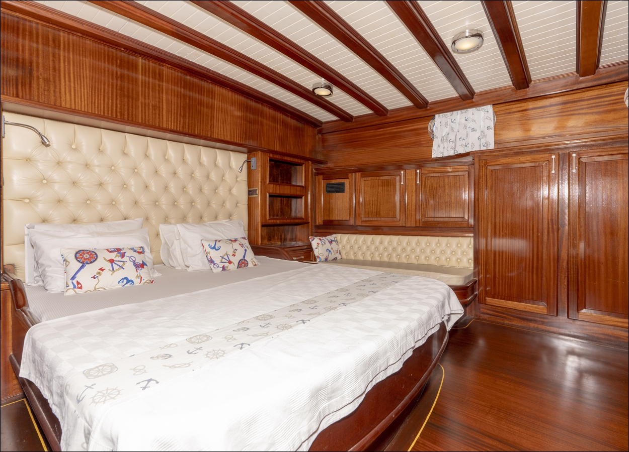 FURKAN III -DORİS ( LUX YACHT)